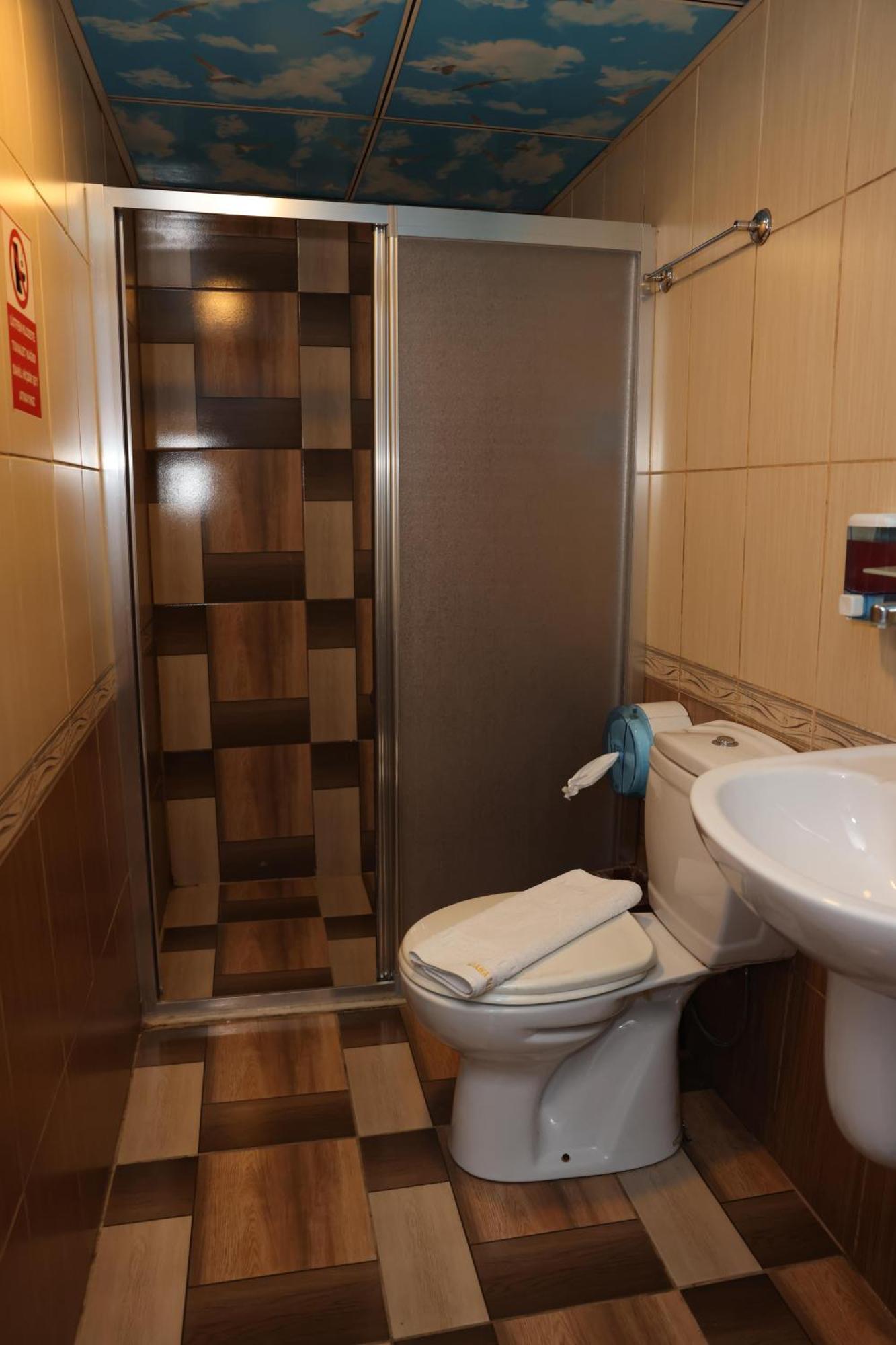 Adana Saray Hotel Exterior photo