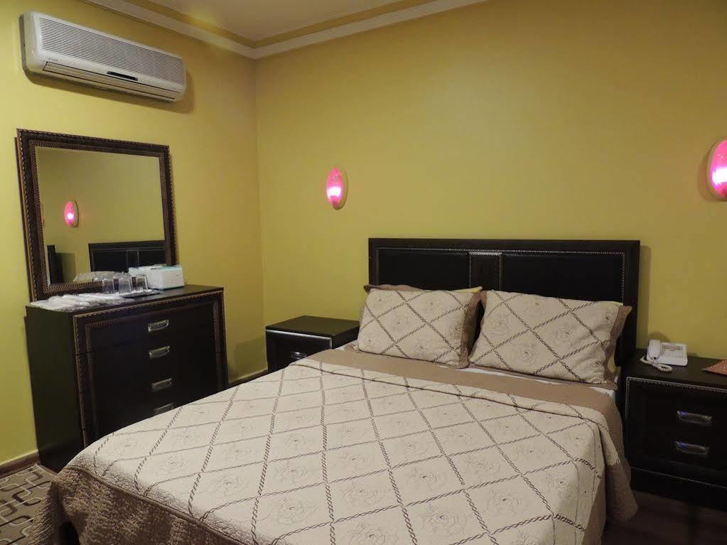 Adana Saray Hotel Exterior photo